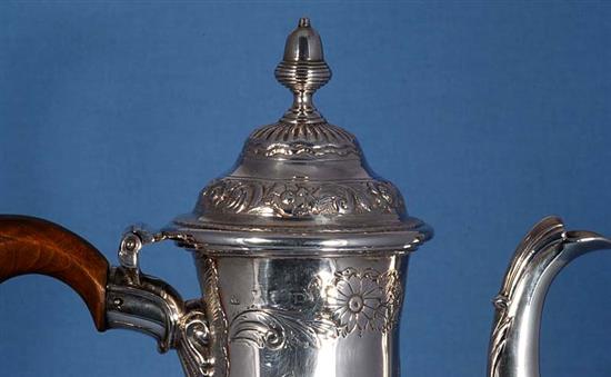 A late George II silver coffee pot, by Robin Albin Cox, Height 260mm, gross weight 23.3oz/726grms